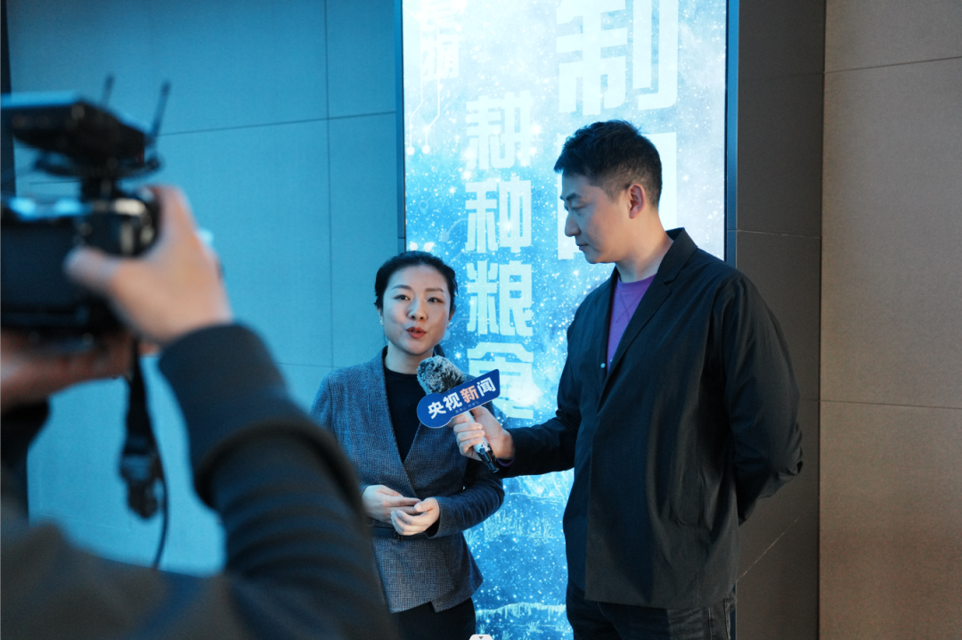 央视新闻客户端专题直播关注我校传媒博物馆