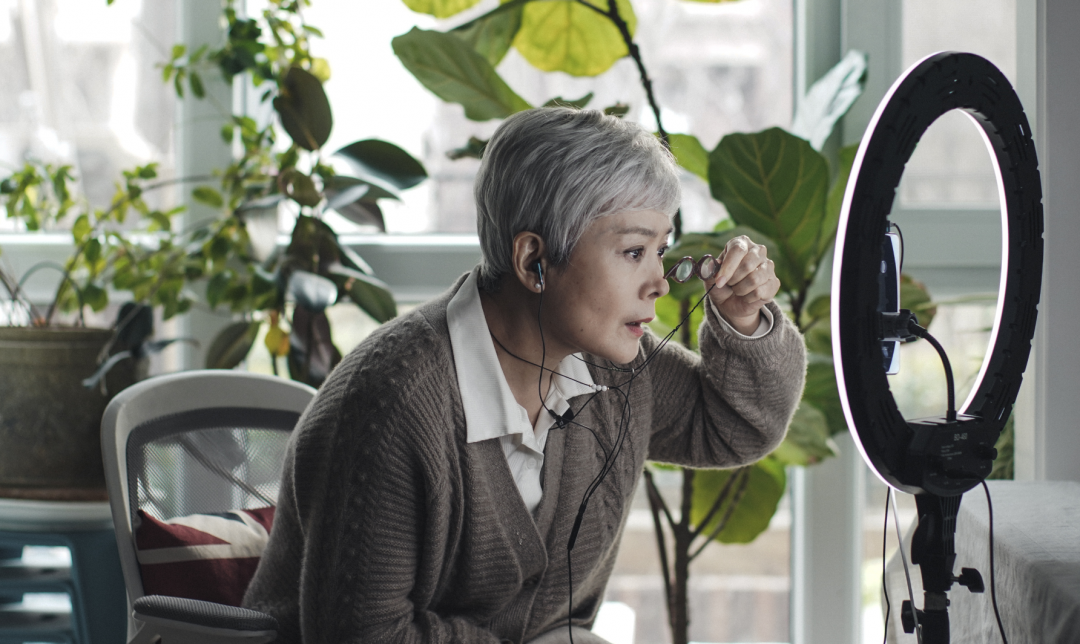 表演学院娜仁花院长主演电影《不虚此行》正在热映