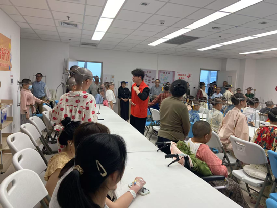 川传学生音乐疗愈行动温暖脊柱侧弯患者