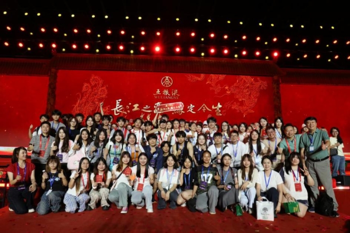 首届宜宾和美婚典顺利举办  我校融媒学子全流程参与活动宣传保障工作