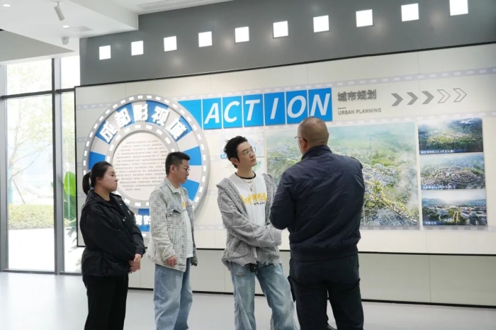 中影协副主席黄晓明调研四川传媒学院 共话影视产业创新发展未来