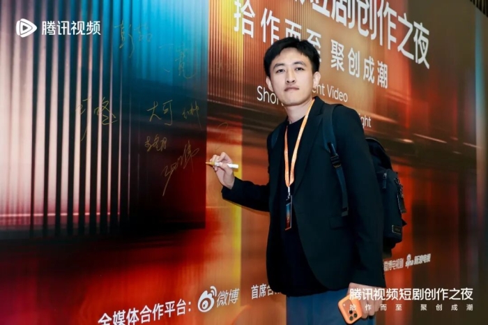 四川传媒学院张立伟老师荣获腾讯视频“创作力突破AI导演奖”